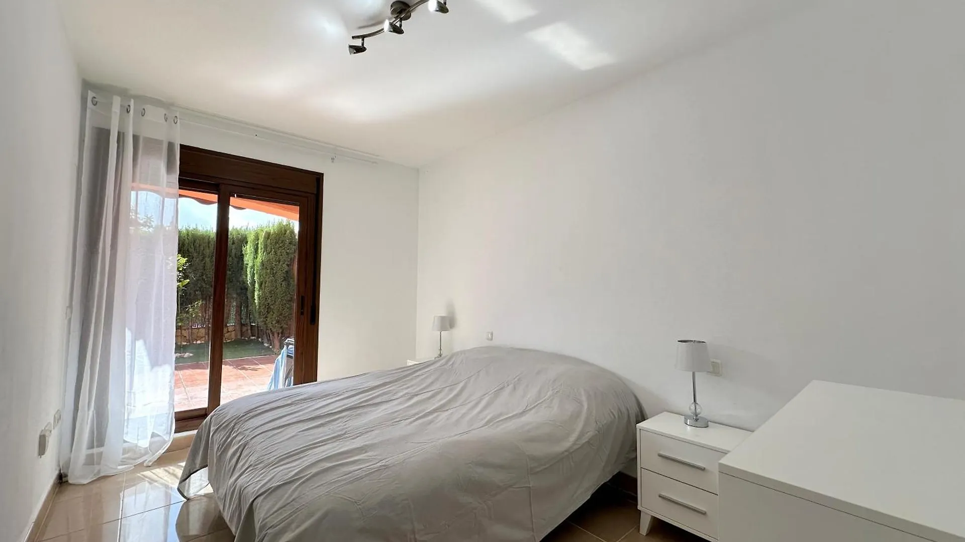 Beautiful 2-Bedroom Frontline Beach Apartment Estepona Spagna