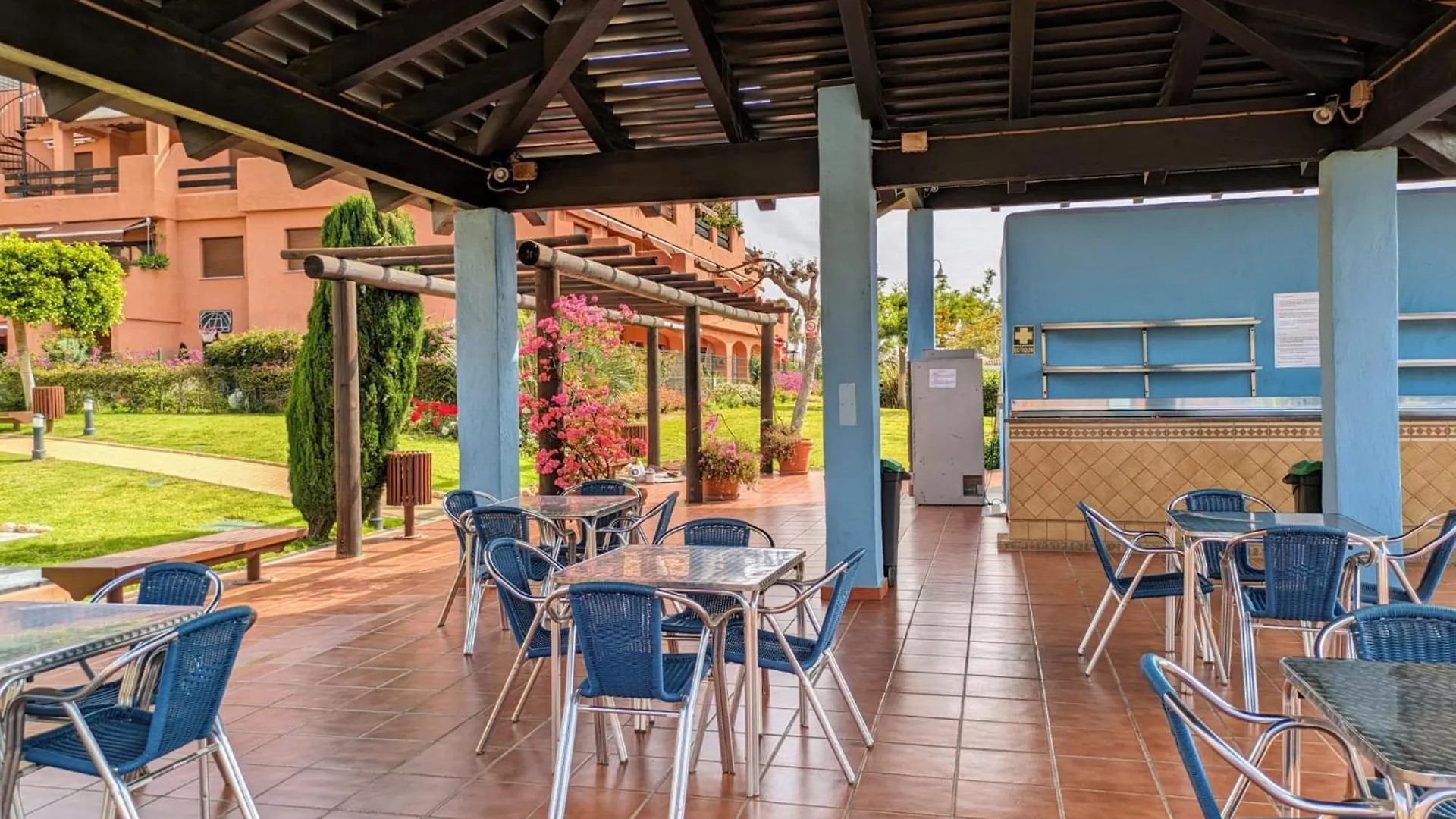 Beautiful 2-Bedroom Frontline Beach Apartment Estepona Spagna