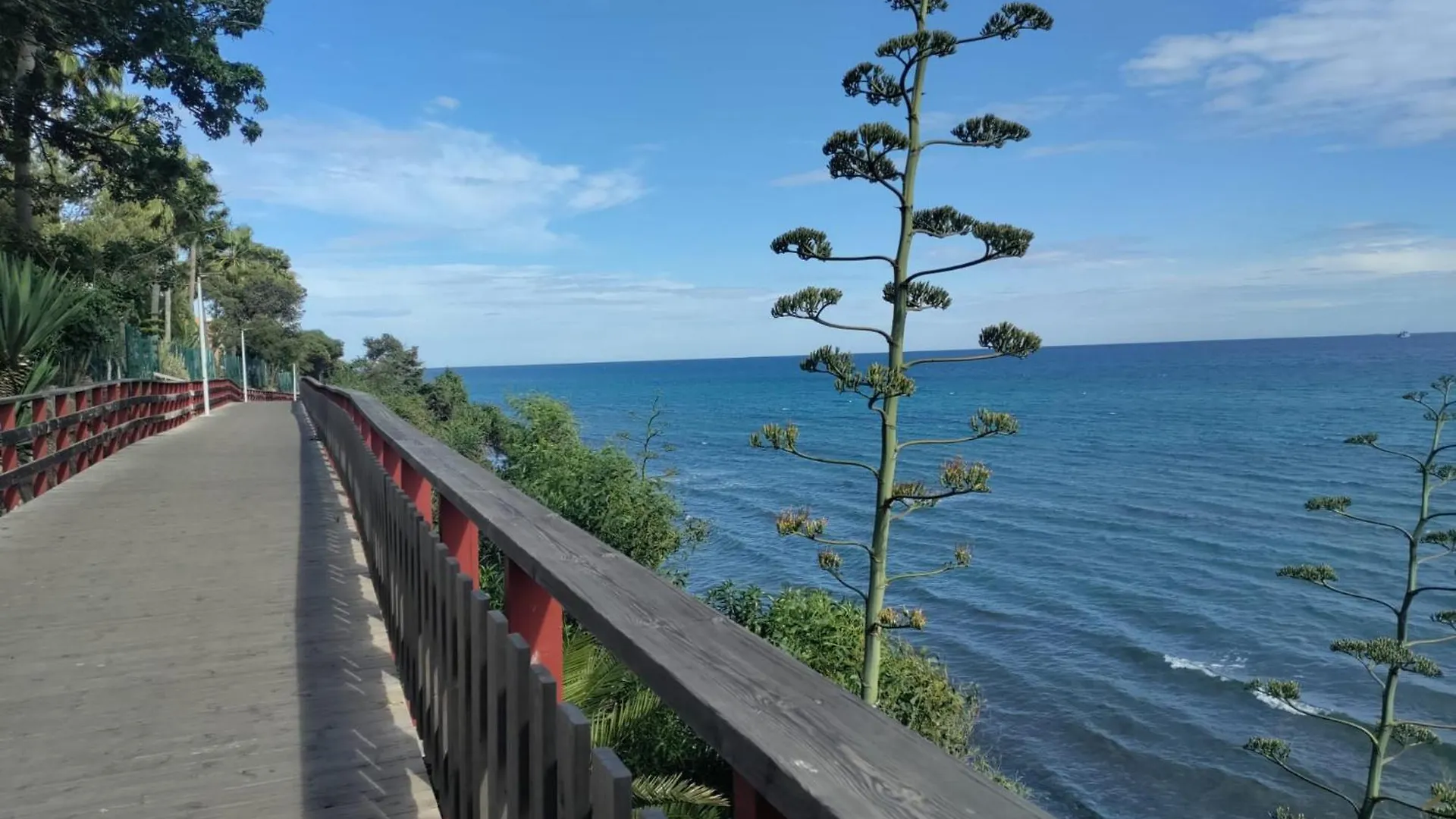 Beautiful 2-Bedroom Frontline Beach Apartment Estepona Spagna